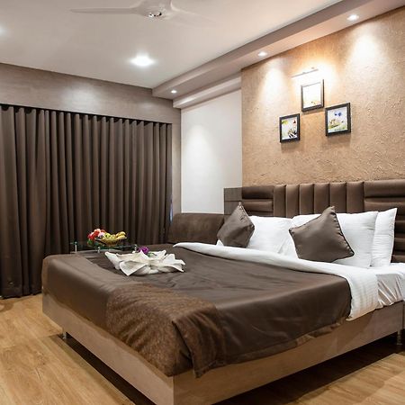 Hotel Rajmahal Guwahati Zewnętrze zdjęcie