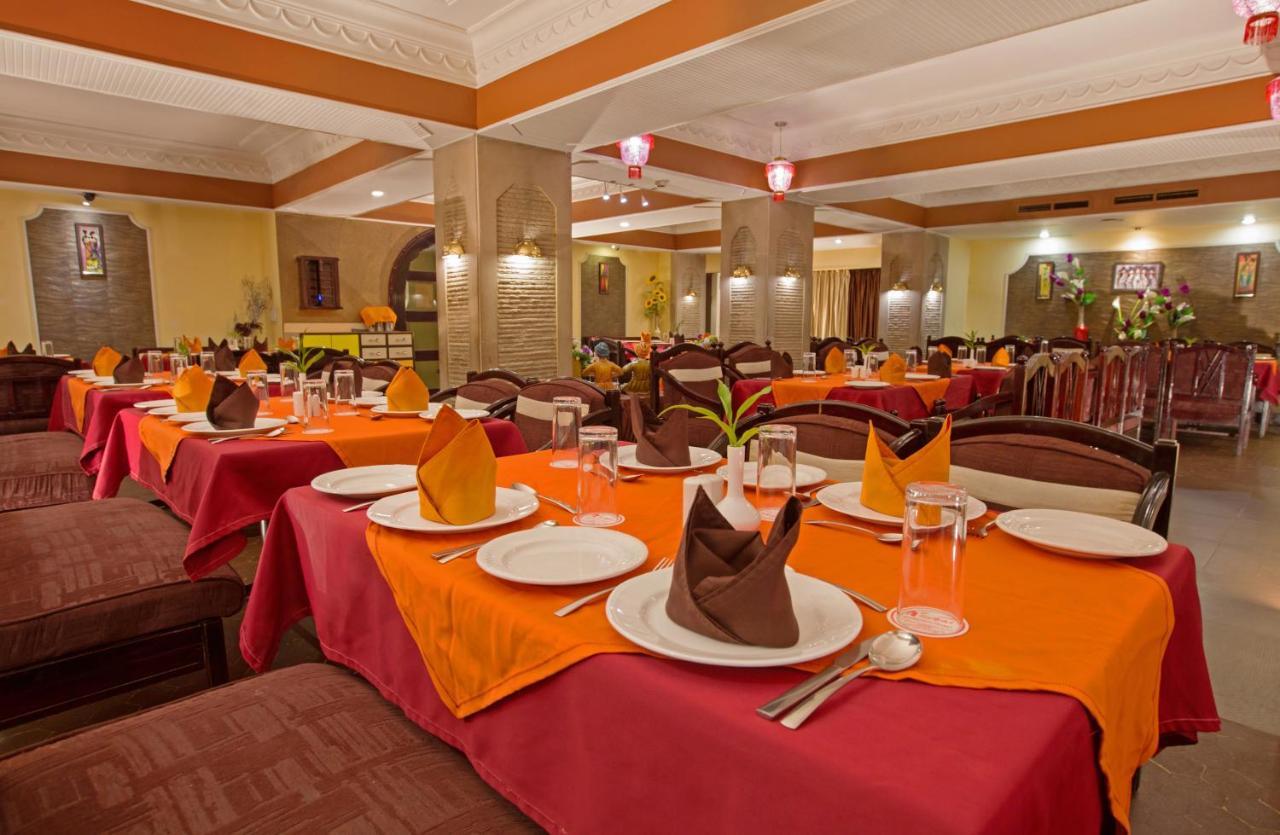 Hotel Rajmahal Guwahati Zewnętrze zdjęcie