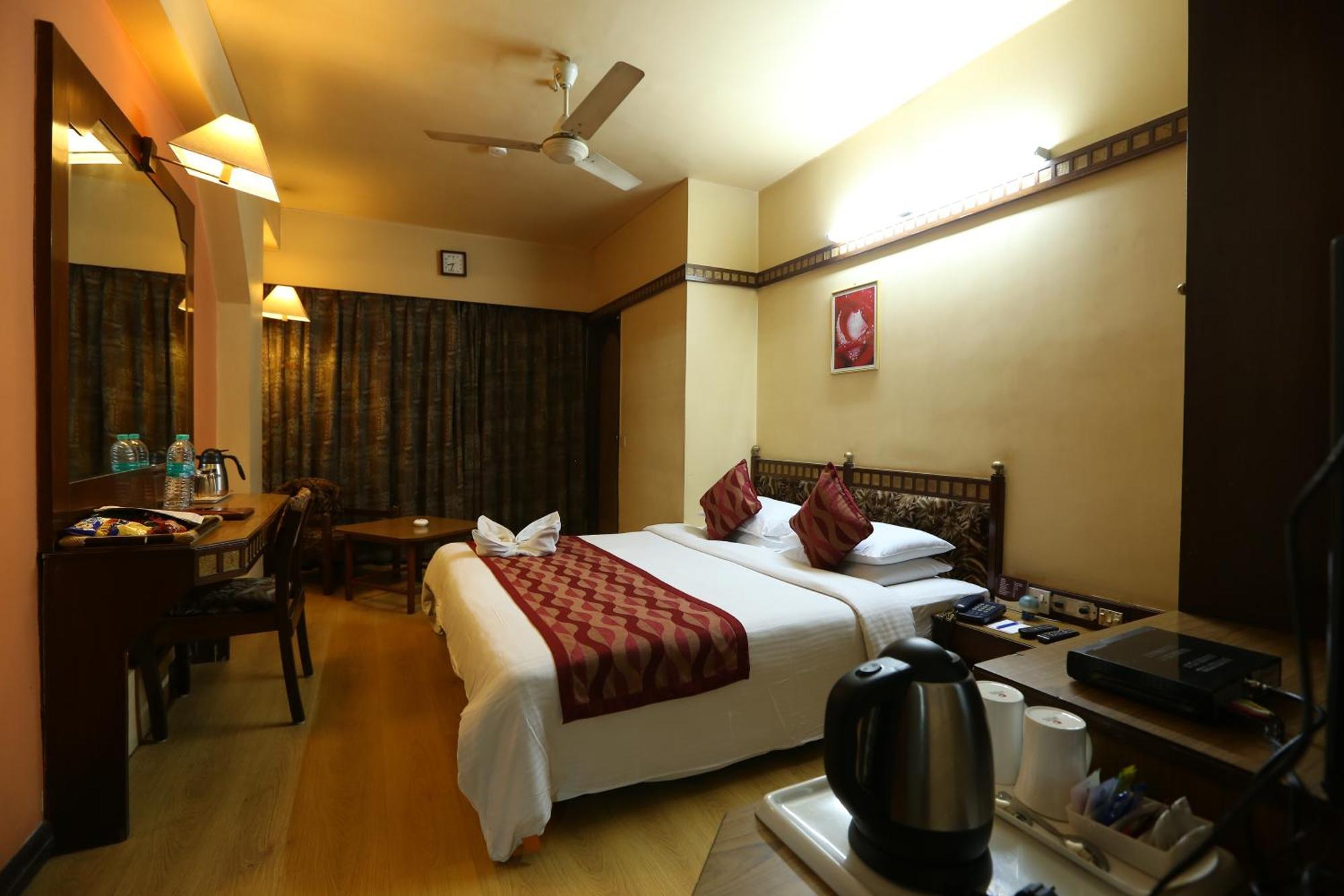 Hotel Rajmahal Guwahati Zewnętrze zdjęcie