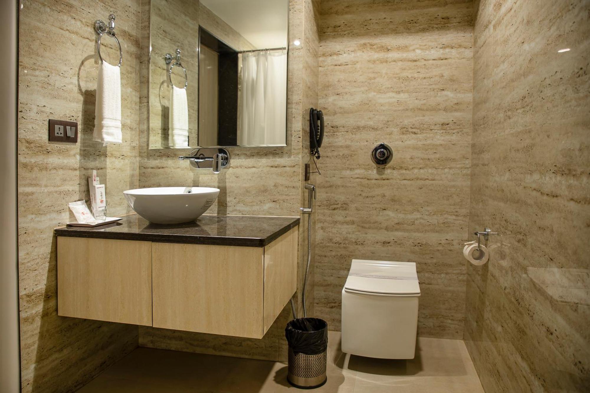 Hotel Rajmahal Guwahati Zewnętrze zdjęcie
