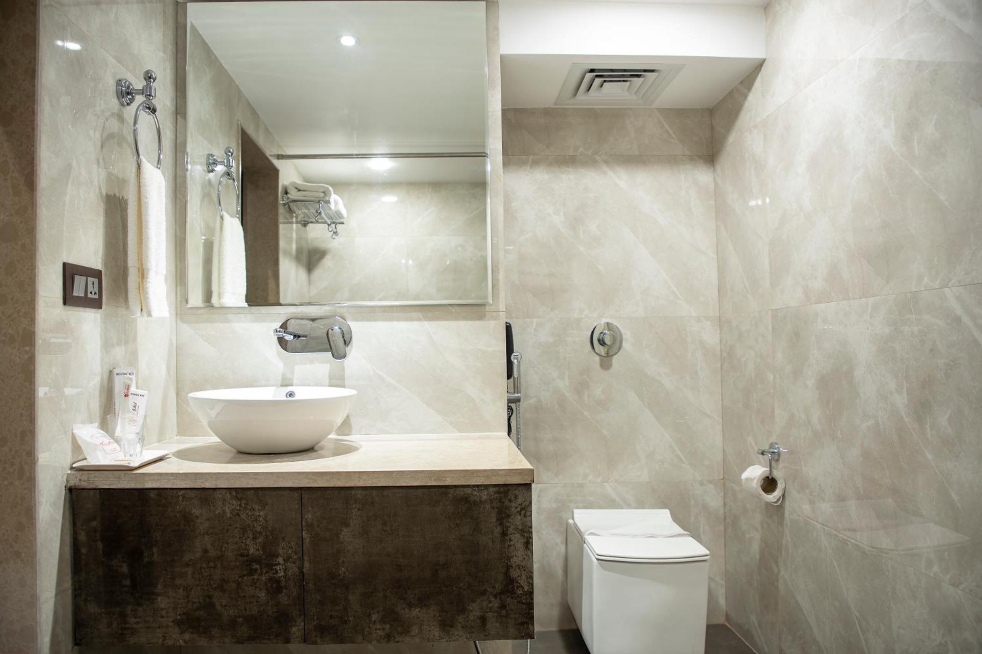 Hotel Rajmahal Guwahati Zewnętrze zdjęcie