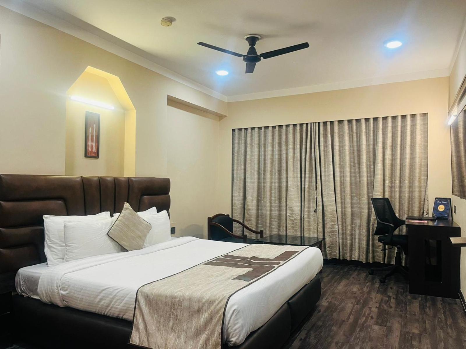 Hotel Rajmahal Guwahati Zewnętrze zdjęcie