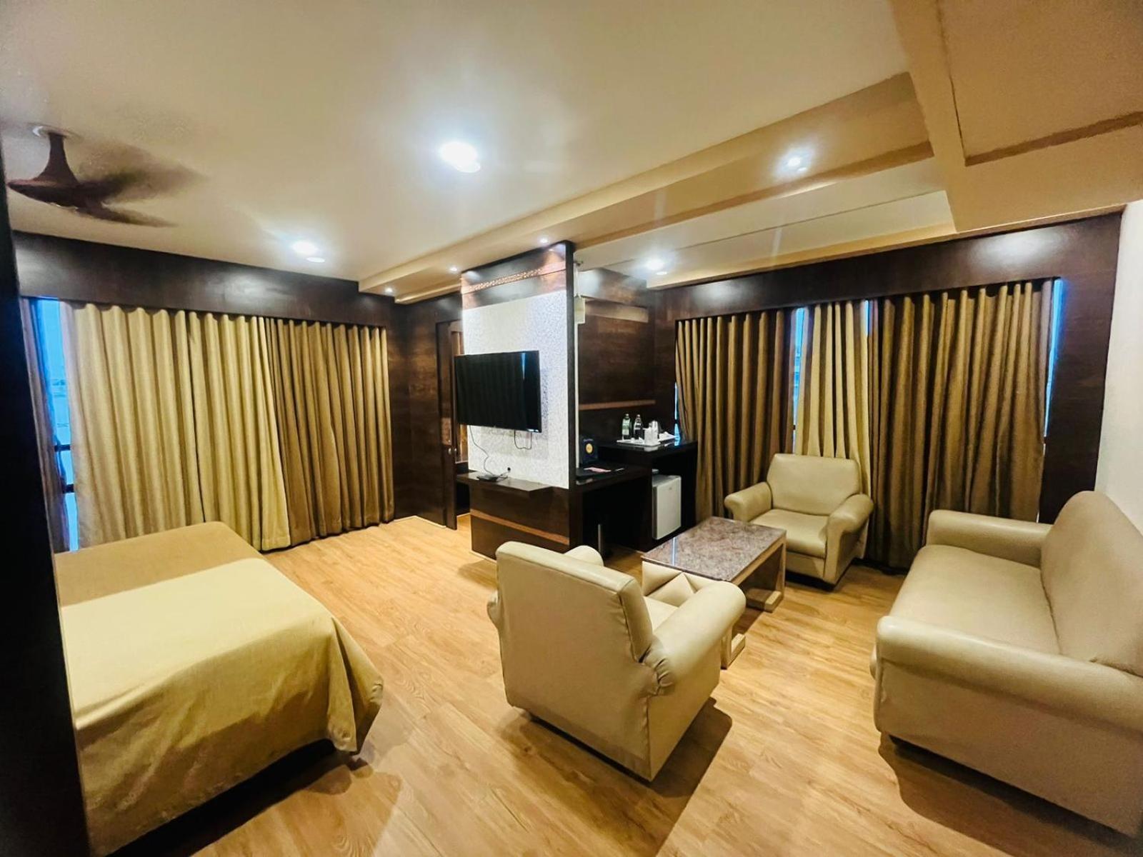 Hotel Rajmahal Guwahati Zewnętrze zdjęcie