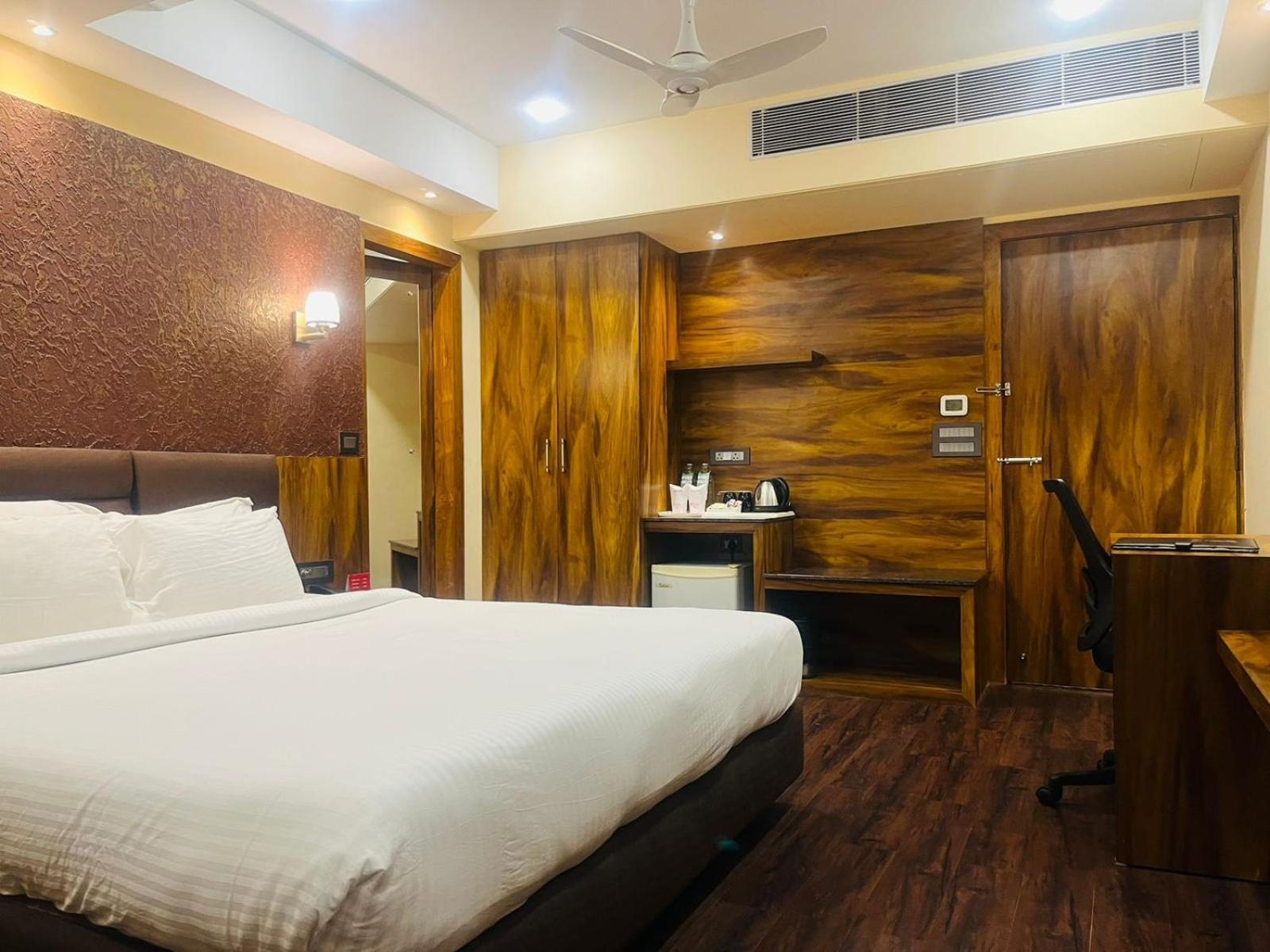 Hotel Rajmahal Guwahati Zewnętrze zdjęcie