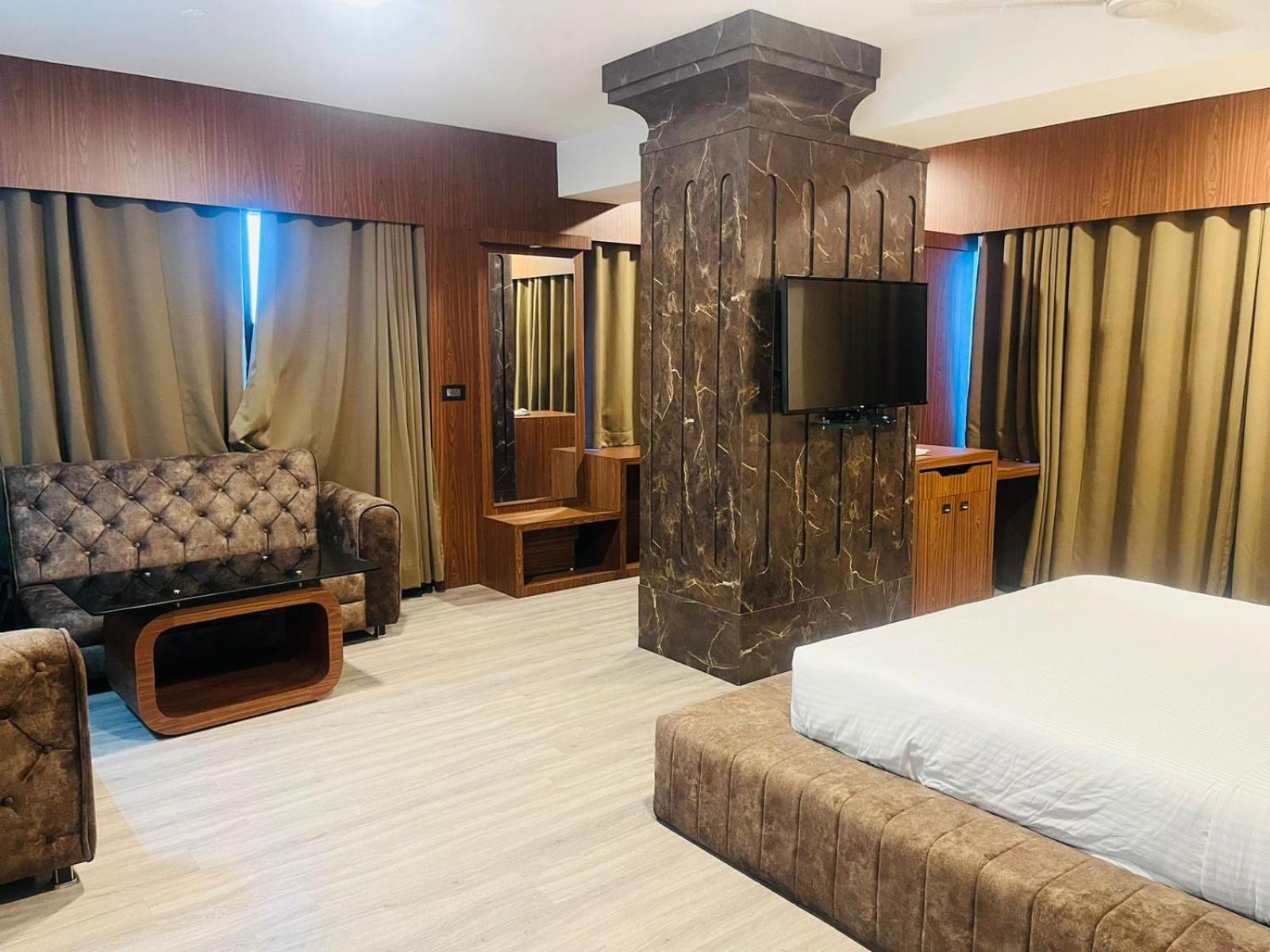 Hotel Rajmahal Guwahati Zewnętrze zdjęcie