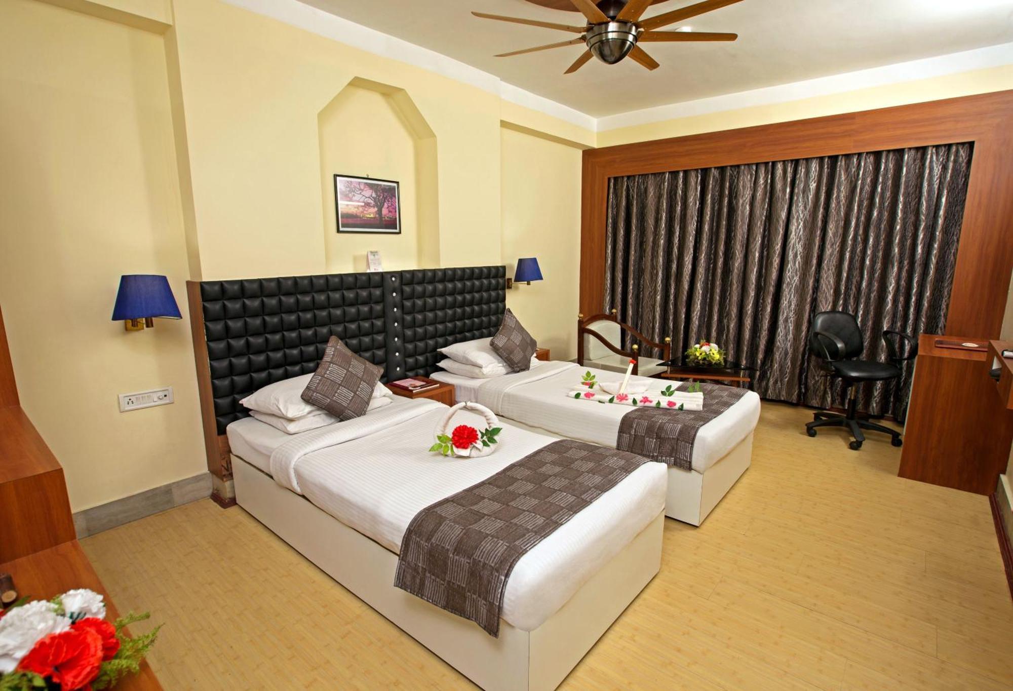 Hotel Rajmahal Guwahati Zewnętrze zdjęcie